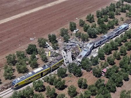 ఇటలీలో ఢీకొన్న రెండు రైళ్లు: 12 మంది మృతి