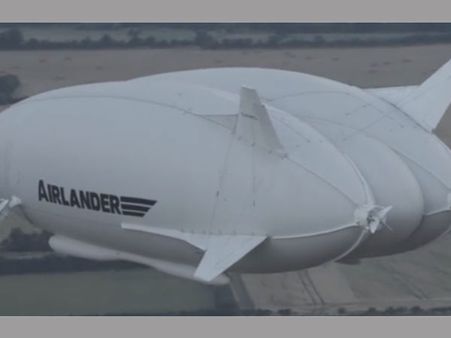 ప్రపంచంలోనే అతి పెద్ద విమానం గాల్లో (వీడియో)