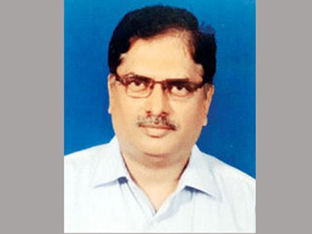 రుణాలే యమపాశం?: రైలు కింద పడి ఆంధ్రాబ్యాంక్ ఏజీఎం ఆత్మహత్య