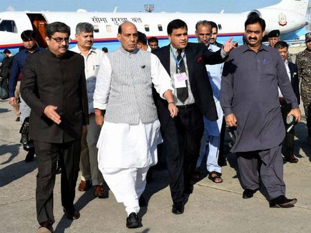 పాక్ లో రాజ్ నాథ్ సింగ్: మాలిక్ భార్య నిరాహారదీక్ష