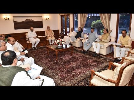 'ఆనందీ రాజీమానా ఆమోదం, రేసులో అమిత్ షా లేరు'