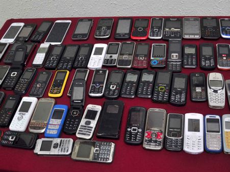 అర్థరాత్రి లేడీస్ హాస్టల్లోకి దూరుతాడు.. ఆపై బ్లేడుతో..