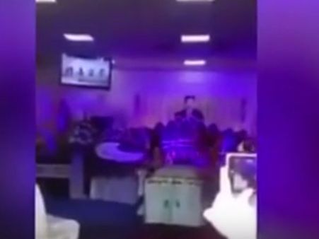 షాక్: వ్యక్తి శవం ముందు అర్ధనగ్న యువతుల నృత్యాలు(వీడియో)