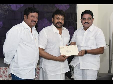 పుష్కరాలకు రండి: చిరు, బాలకృష్ణతో పాటు టాలీవుడ్ ప్రముఖలకు ఆహ్వానం