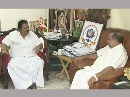 బూతులు తిట్టారని.. ముద్రగడ కన్నీళ్లు!!, ధైర్యం చెప్పిన దాసరి