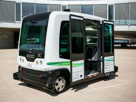 వింత: డ్రైవర్ లేని ఈజెడ్ 10 బస్సు ఇదే (వీడియో)