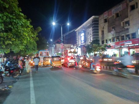 గుంటూరు: మద్యం మత్తులో లేడీస్ హాస్టల్ ఎదుట ఏపీ మంత్రి తనయుడి వీరంగం