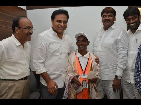 16 ఏళ్ల సర్వీసులో ఒక్కరోజు కూడా సెలవు తీసుకోలేదా?: కేటీఆర్ ఆశ్చర్యం