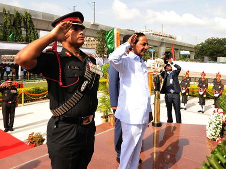 మోడీ మెచ్చుకోలు, 3వ అతిపెద్ద మానవ ప్రయత్నం: కేసీఆర్