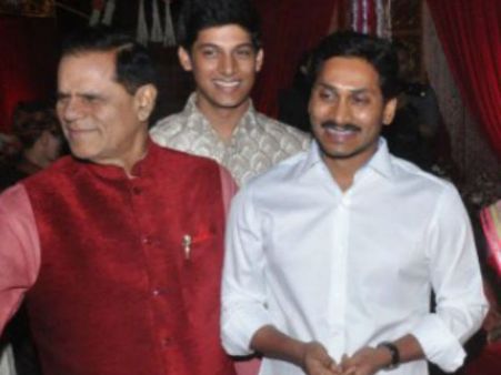 స్వరూపానందేంద్ర ప్రయత్నాలు..! జగన్-సుబ్బిరామిరెడ్డి చెలిమి జరిగే పనేనా?