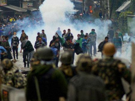 కాశ్మీర్ ర్యాలీలో లష్కర్ టెర్రరిస్ట్ కలకలం