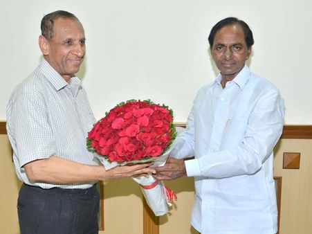 ఓటుకు నోటు?: గవర్నర్‌తో కేసీఆర్ సుదీర్ఘ మంతనాలు, వచ్చిన ఏకే ఖాన్