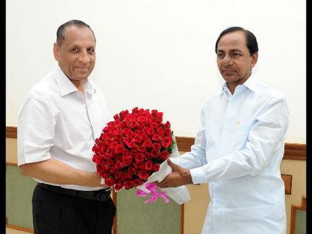 ‘ఓటుకు నోటు’లో బాబు పాత్ర, ఏం చేద్దాం: గవర్నర్‌తో కెసిఆర్ 3గంటల చర్చ