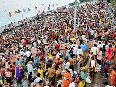 పుష్కరాల బులిటెన్: 38 ఘాట్లకు రాని నీరు, భక్తుల తీవ్ర అసంతృప్తి, కానిస్టేబుల్ మృతి