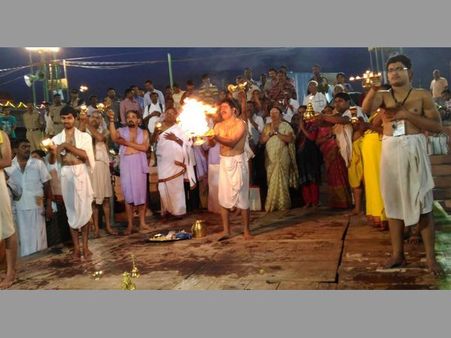 తొలిరోజు అపశృతి: విజయవాడలోని పద్మావతి ఘాట్ వద్ద బాలుడి మృతి