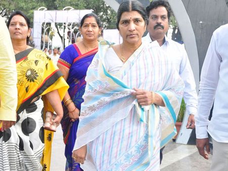 లక్ష్మీపార్వతి శపథం: చంద్రబాబు పోయేంత వరకు...
