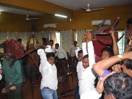 వర్గీకరణ సభలో మాల-మాదిగ ఫైట్! గద్దర్ ను సైతం.. (ఫోటోలు)