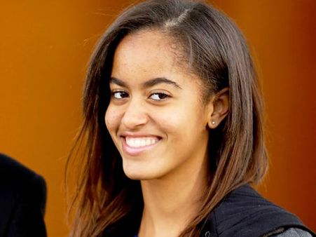 ఒబామా కుమార్తె మాలియా సిగరేట్ తాగుతుందా ?