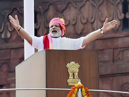 నెహ్రూ రికార్డు బద్దలుకొట్టిన మోడీ : ఎర్రకోటలో సుదీర్ఘ ప్రసంగం