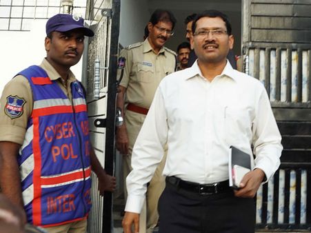 మరింత మంది అరెస్ట్: నయీం ఇంట్లో ఆయుధాలు, ఎక్కెడివి?