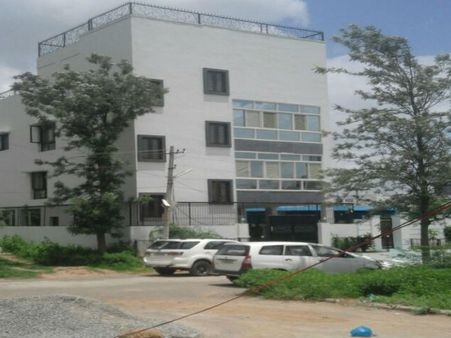 నయీమ్ ఇంట్లో పోర్న్ సీడీలు, పెన్‌డ్రైవ్‌లు: అమ్మాయిల అక్రమ రవాణా?