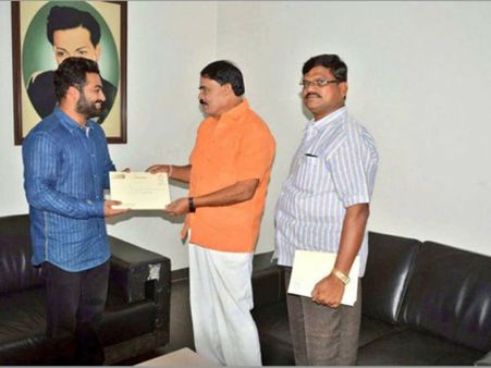 కృష్ణా పుష్కరాలు: ఎన్టీఆర్‌కు చంద్రబాబు ప్రభుత్వ ఆహ్వానం (ఫోటోలు)