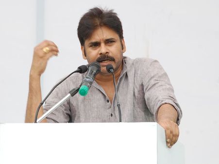 పవన్ పై ఉదయ్ కిరణ్ ఫిర్యాదు : ఇక్కడ తిరస్కరించినందుకు, అక్కడ..