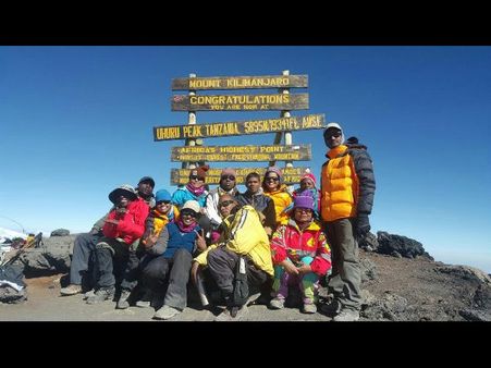 మరో ఘనత: కిలిమంజారోపై మువ్వన్నెల జెండా, ‘కెసిఆర్’