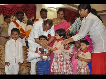 మంచి పద్ధతి కాదు: మీడియాకు గవర్నర్ చురకలు (ఫోటోలు)