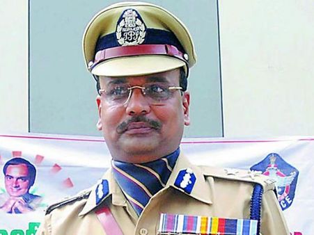 ఓటుకు నోటు నుంచి నయీం వరకు: పోలీసుల విజయం వెనుక, ఎవరీ బత్తుల శివధర్ రెడ్డి