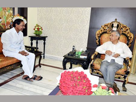 హైకోర్టు విభజనపై చర్చ: రాజ్‌‌భవన్‌లో సుప్రీం సీజేఐతో కేసీఆర్ భేటీ