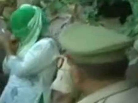 తుపాకీతో బెదిరించి టీచర్ పై గ్యాంగ్ రేప్