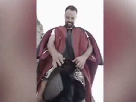 లైవ్ లో జంప్ చేస్తూ పైలట్ దుర్మరణం (వీడియో)