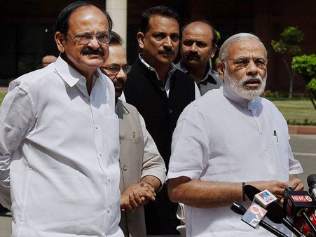 పీవీ చేస్తే ఇరవై ఏళ్లు పట్టిందా, శభాష్: వెంకయ్యకి ప్రధాని మోడీ కితాబు