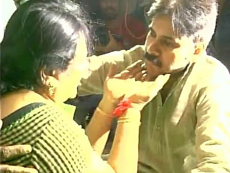 అమెరికాలో పవనిజాన్ని వ్యాప్తి చేస్తానన్నాడు, అందుకే చంపేశారు: వినోద్ తల్లి వేదవతి