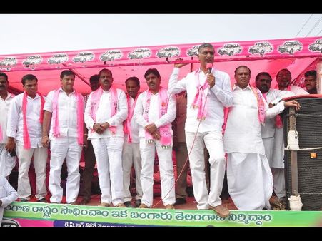 ఏపీ సీఎం చంద్రబాబు డైరెక్షన్‌లో యాక్షన్, నిద్ర పట్టట్లేదు: హరీష్ రావు