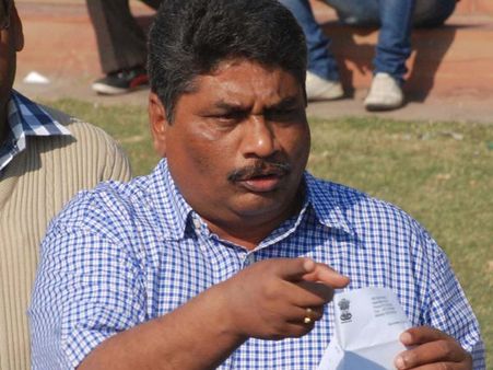 టిడిపి ఎమ్మెల్యే మోదుగుల ఆస్తులపై ఐటీ దాడులు: బెంగళూరులో కూడా