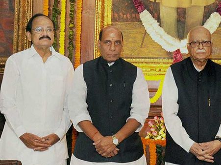 తెగిస్తానని అద్వానీకి చెప్పా: వెంకయ్య, విభజనపై సంచలన వ్యాఖ్యలు