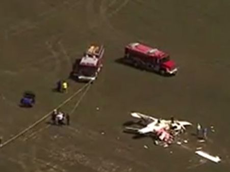 ఎయిర్‌పోర్టులో 2విమానాలు ఢీ: ముగ్గురు మృతి(వీడియో)