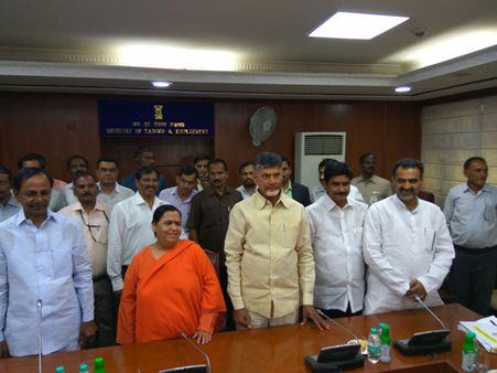 అపెక్స్ కౌన్సిల్: భాషా పరమైన సమస్య, ఇద్దరు చంద్రులు ఎలా అధిగమించారు?