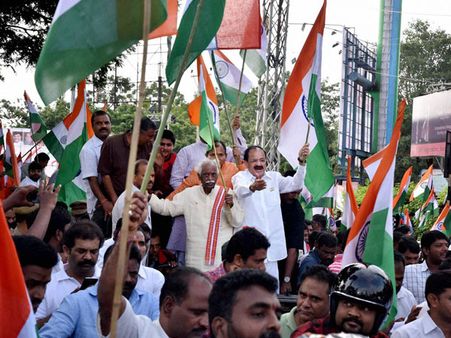 భారత మాతకు జై అనడానికి బాధ ఎందుకు?: వెంకయ్య సూటి ప్రశ్న