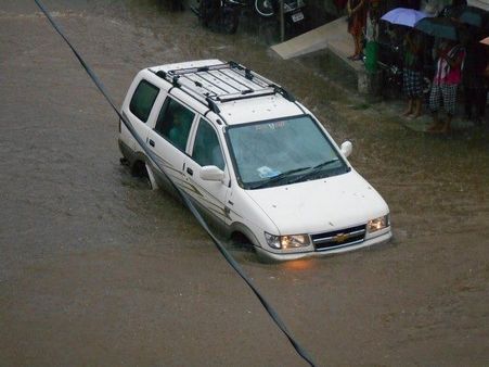 బెంబేలెత్తించిన ఉబెర్, ఓలా క్యాబ్‌లు: వనస్థలిపురం -హైటెక్ సిటీకి రూ.3,566 వసూలు