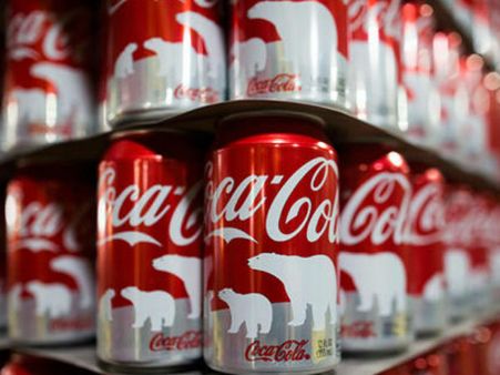 కోకా కోలా ప్లాంట్ లో 370 కేజీల కొకైన్ సీజ్