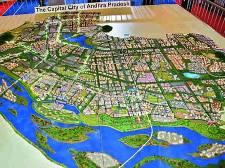 నచ్చిన చోట ఇస్తేనే: ప్లాట్ల పంపిణీలో సీఆర్‌డీఏ అధికారులతో రైతుల వాగ్వాదం