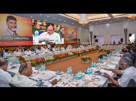 ఆర్ధిక ప్రగతి బాలేదు: ఆ ఐదు జిల్లాలపై చంద్రబాబు అసంతృప్తి