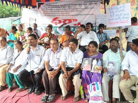 షాక్: 'నయీంతో సిఎంలకు సంబంధాలు, సిట్ అధికారిపై స్కాం'