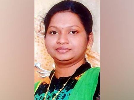 ఇది ప్రేమేనా?: చర్చిలో యువతిని నరికేశాడు