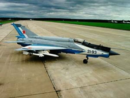 శ్రీనగర్ లో కుప్పకూలిన మిగ్-21 విమానం