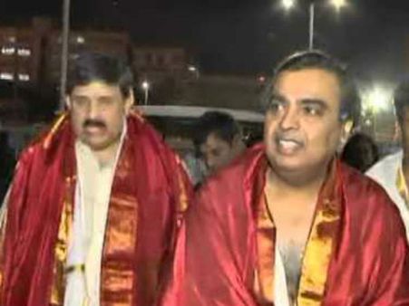 కుబేరుడికి నిబంధనలు?: అంబానీ కోసం అర్ధరాత్రి తెర్చుకున్న అలిపిరి గేట్లు!