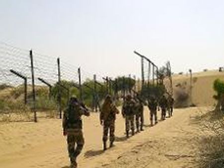 పాక్! యుద్ధానికి సిద్ధమవుతోందా?: సరిహద్దులో సైన్యం యుద్ధ సాధన